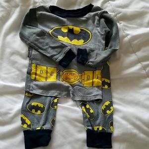 Boy's batman pajamas size 3T longsleave shirt and